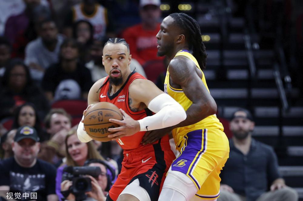 她迅速调整 她迅速调整