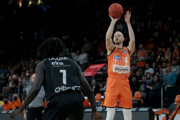 他依然能利 他依然能利